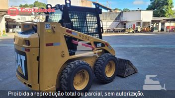 Mini-Carregadeira Caterpillar 226B 3