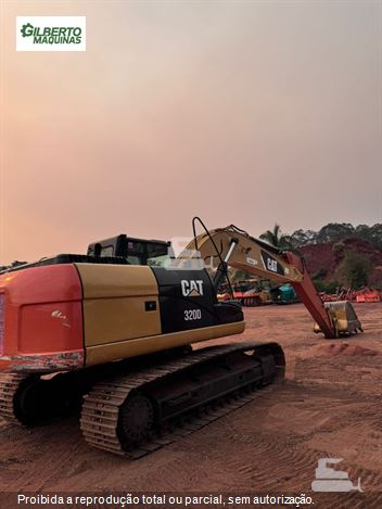 Escavadeira Caterpillar 320D
