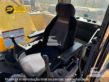 Escavadeira Komatsu PC200