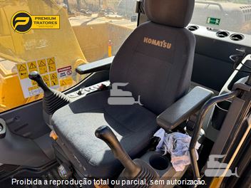 Escavadeira Komatsu PC200