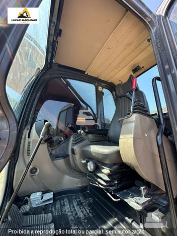 Escavadeira Case CX220