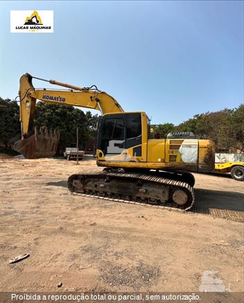 Escavadeira Komatsu PC240