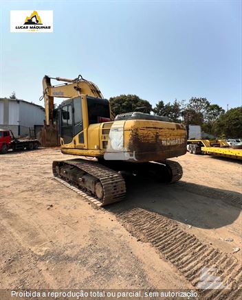 Escavadeira Komatsu PC240
