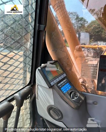 Escavadeira Komatsu PC240