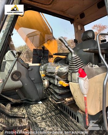 Escavadeira Komatsu PC240