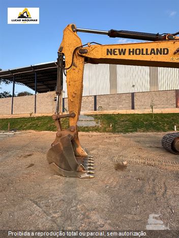 Escavadeira New Holland E215 C