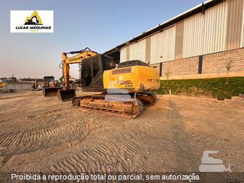 Escavadeira New Holland E215 C