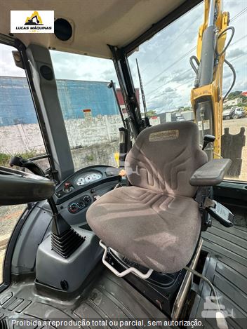 Retro Escavadeira New Holland B110B