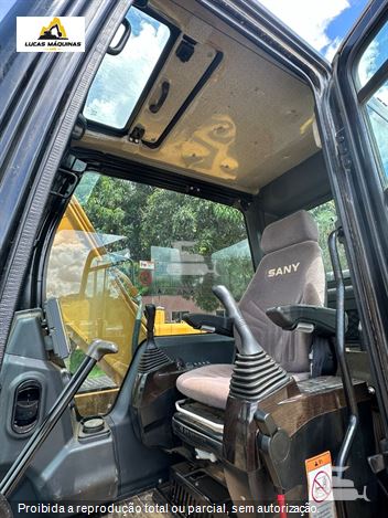 Escavadeira Sany SY135C