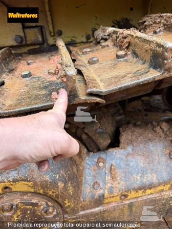 Trator de Esteira Caterpillar D6D
