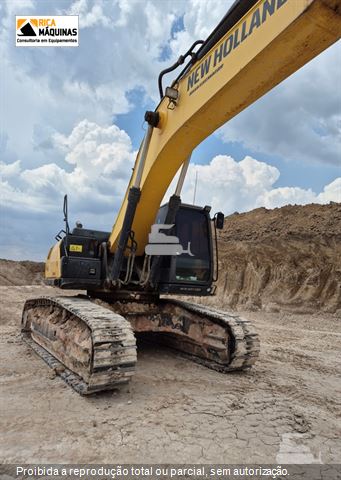 Escavadeira New Holland E405 C