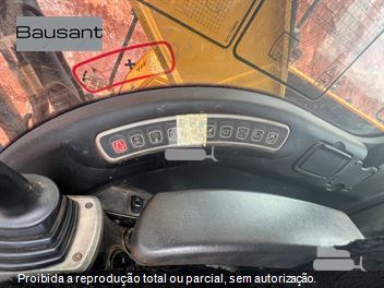 Escavadeira JCB JS200 LC