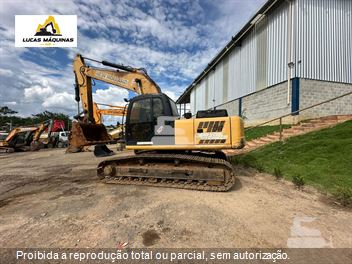 Escavadeira New Holland E215 B