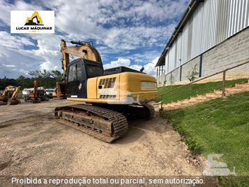 Escavadeira New Holland E215 B