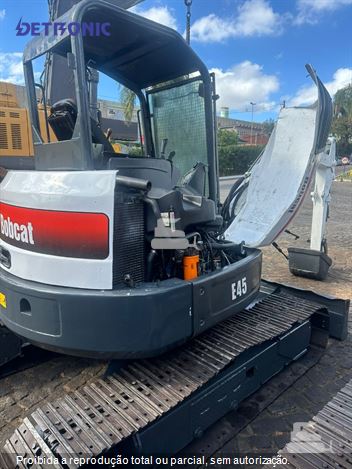 Mini-Escavadeira Bobcat E45