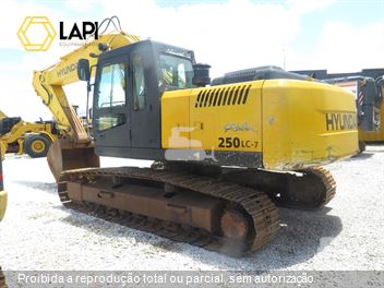 Escavadeira Hyundai R250LC-7