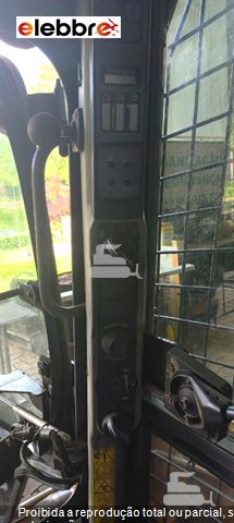 Mini-Carregadeira Case SR200B