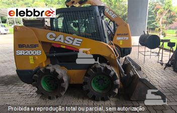 Mini-Carregadeira Case SR200B