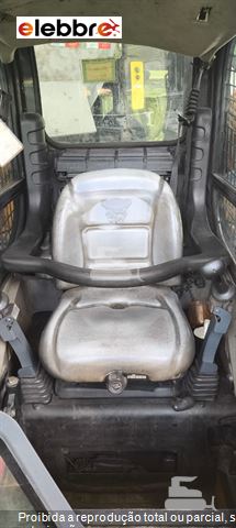 Mini-Carregadeira Case SR200B