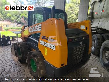 Mini-Carregadeira Case SR200B