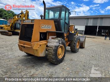Pá Carregadeira Case W20E