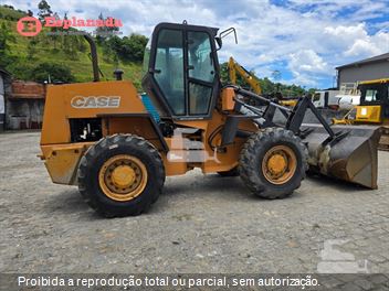Pá Carregadeira Case W20E