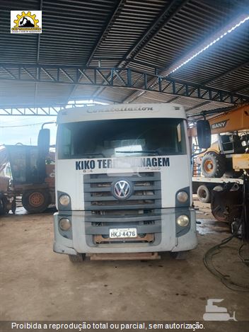 Caminhão Volkswagen 31-320 E Constellation 6x4 3-Eixos 2p (Diesel)