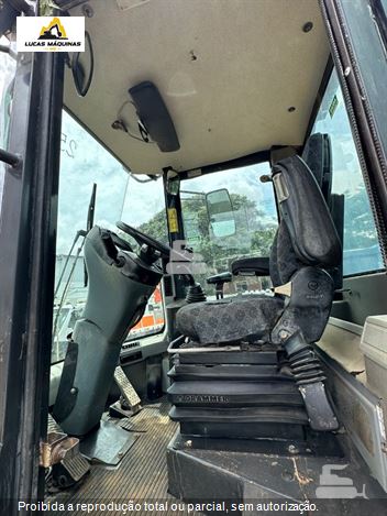 Pá Carregadeira New Holland W130 B