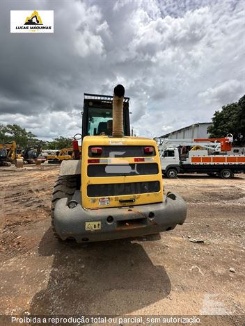 Pá Carregadeira New Holland W130 B