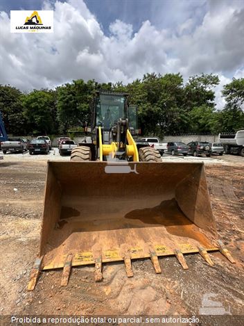 Pá Carregadeira New Holland W130 B