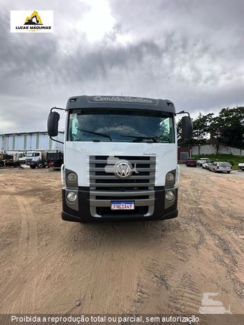 Caminhão Volkswagen 31-330 E Constellation 6x4 2p (Diesel)(E5)