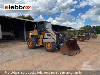 Pá Carregadeira Case W20B