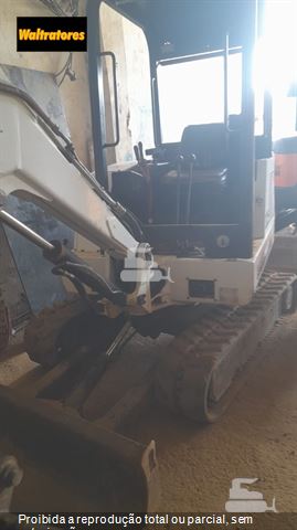 Mini-Escavadeira Bobcat 325