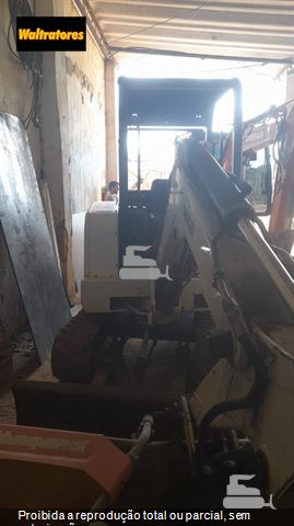 Mini-Escavadeira Bobcat 325