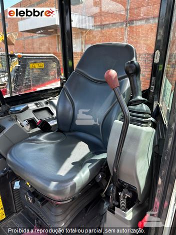 Mini-Escavadeira Bobcat E26