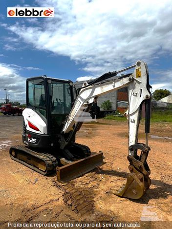 Mini-Escavadeira Bobcat E26