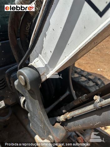 Mini-Escavadeira Bobcat E26