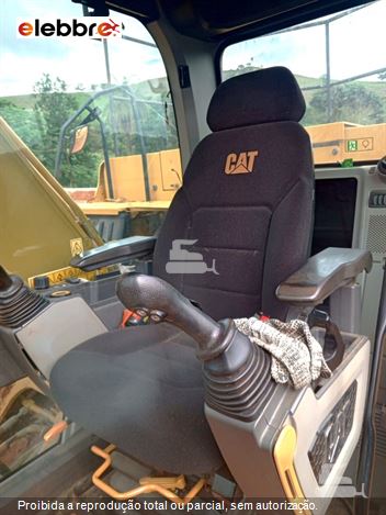 Escavadeira Caterpillar 320
