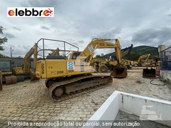 Escavadeira Komatsu PC200