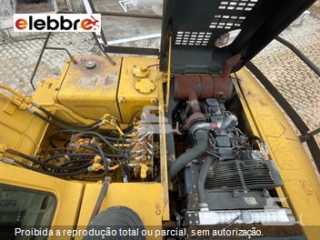Escavadeira Komatsu PC200
