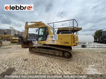 Escavadeira Komatsu PC200