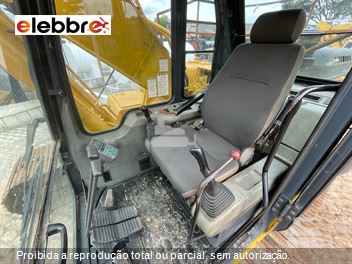 Escavadeira Komatsu PC200