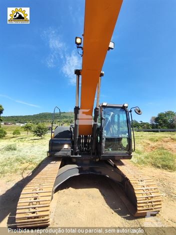 Escavadeira Case CX220C