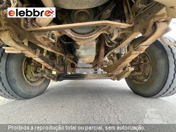 Caminhão Mercedes-Benz L-2318 3-Eixos 2p (diesel)