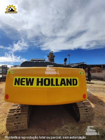 Escavadeira New Holland E215 B