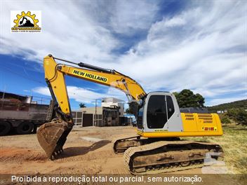 Escavadeira New Holland E215 B