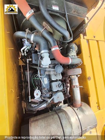 Escavadeira New Holland E215 B