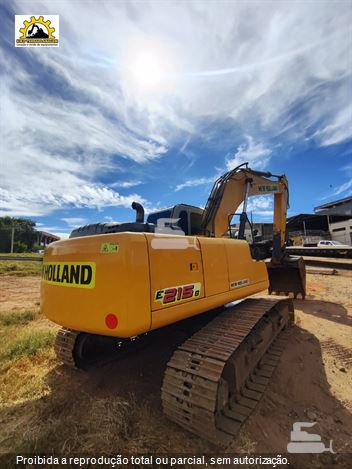 Escavadeira New Holland E215 B