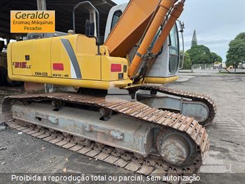 Escavadeira New Holland E215 LC