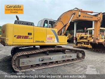 Escavadeira New Holland E215 LC